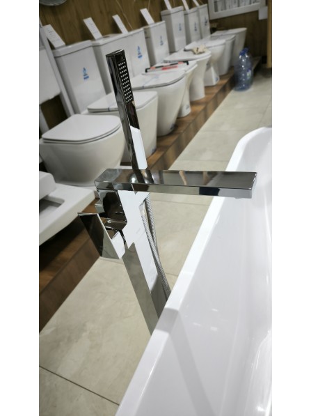 Смеситель для ванной Uovo A71002